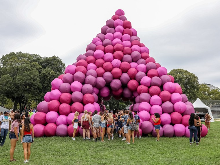 粉红气球告白金字塔资料下载-美国球体金字塔和管道金字塔装置