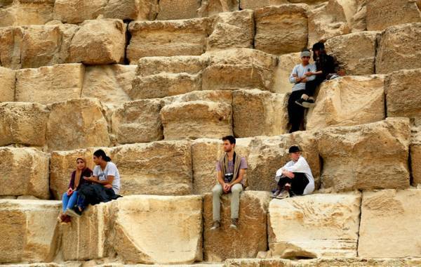 石头砌筑资料下载-金字塔竟是混凝土浇筑而成而非石头建造？古埃及神话破灭？