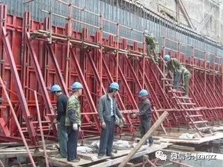 二级建筑工程建造师资料下载-2019二级建造师《建筑工程》知识点：模板工程安全管理