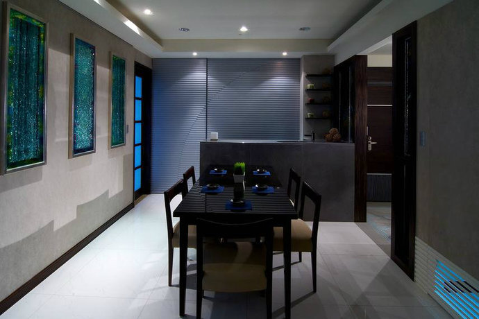 客厅与厨房隔断装修效果图资料下载-130平米二居室现代简约客厅背景墙设计效果图