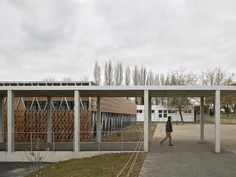 法国建筑SU模型资料下载-法国校园建筑群改造