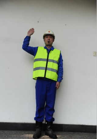 建筑施工起重安装作业规范资料下载-起重吊装作业指挥手势培训
