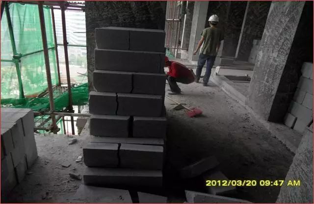 移动模架施工照片资料下载-32张照片说明白，蒸压加气混凝土砌块施工常见质量问题！