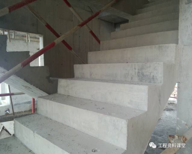 楼梯封闭式支模施工标准做法_6