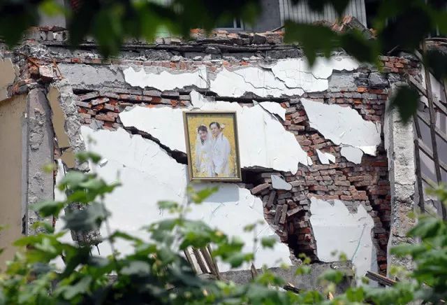 一念汶川，十年回望，图忆汶川地震的100个瞬间_36