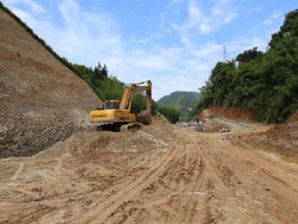 老路改扩建资料下载-京藏高速呼包段改扩建HBTJ-1标底基层试验段施工总结