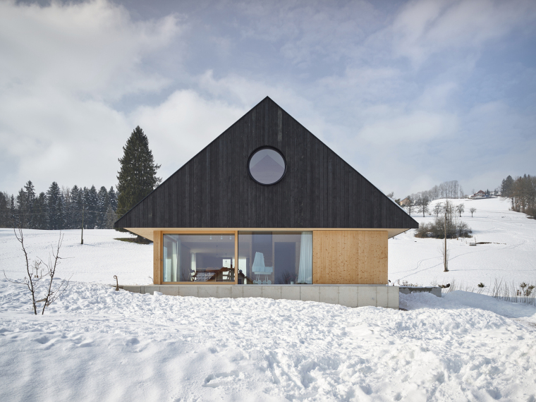 家庭小型住宅资料下载-奥地利三角墙实木住宅