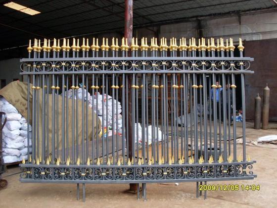浸塑护栏设计图资料下载-津南区铁艺围栏 铁艺平移门制作加工