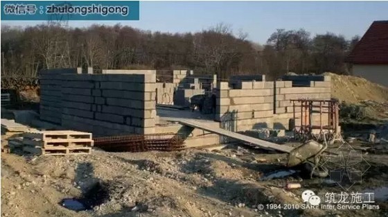 [法国]预制砌块住宅建造全过程图解-预制砌块，砌筑墙体，施工现场 