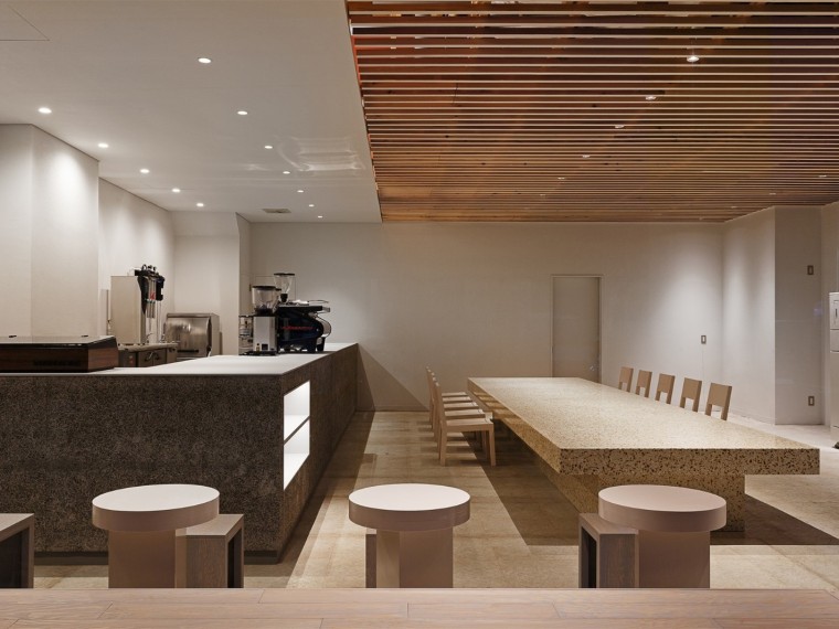 极简主义建筑大师资料下载-日本极简主义的咖啡馆