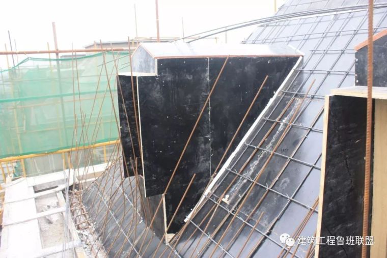 双面模板+自密实混凝土：提高大坡度斜屋面混凝土成型质量_7