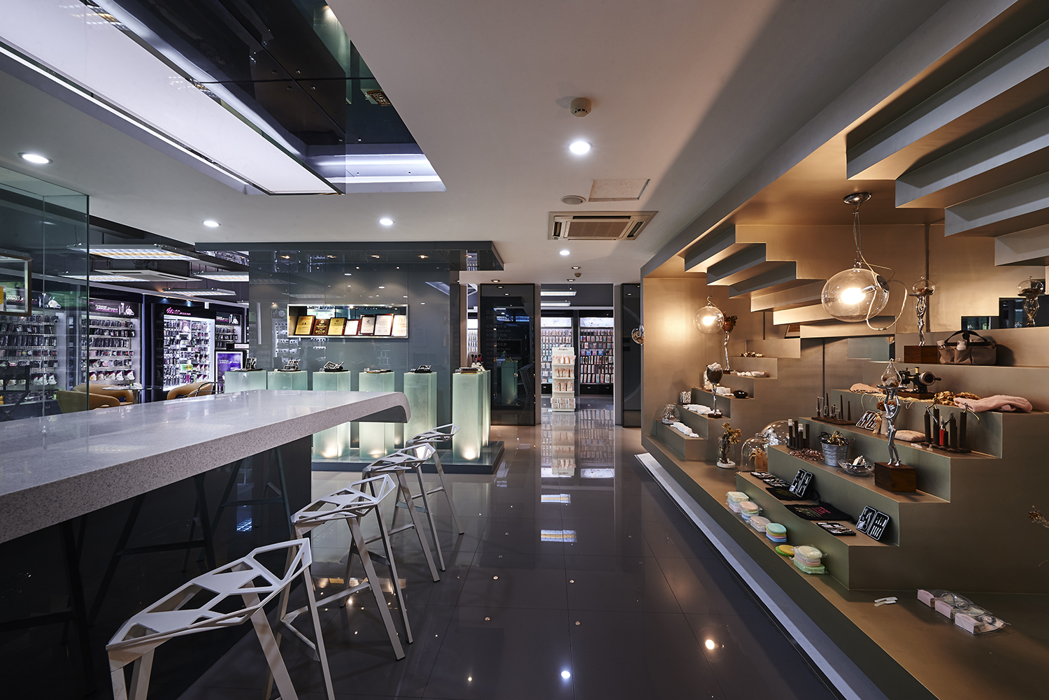 产品展示区-杰丽斯(广东)日用品有限公司研发大楼第20张图片