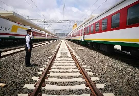 中铁建在非洲46国铺设过万公里铁路与城轨_4