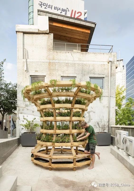 Banc城市休息装置资料下载-共享花园 : 模块化城市花园装置