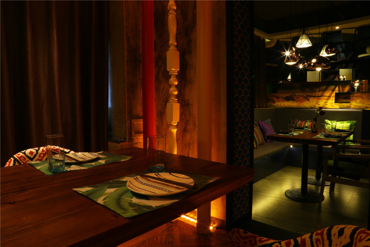 中国主题餐厅资料下载-看到这么美的沈阳主题餐厅设计，以后吃饭都要先自拍了