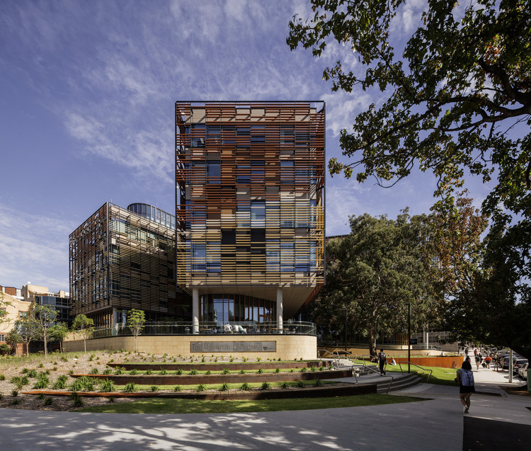 建筑与树案例资料下载-[建筑案例]悉尼大学商学院的旗舰之家