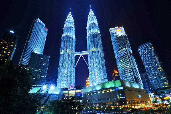 吉隆坡双峰塔资料下载-10个世界上著名钢结构建筑物（PPT，14页）