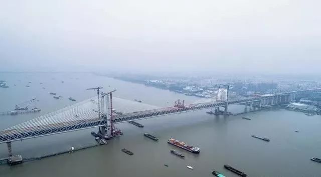 公铁两用桥梁养护资料下载-中国桥梁彰显非凡实力，公铁斜拉桥堪称世界第一
