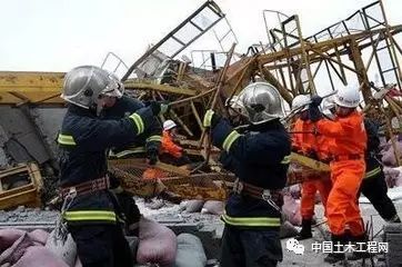 济宁幼儿园资料下载-工程事故上半年331人死亡，为啥工人的命就这么不值钱