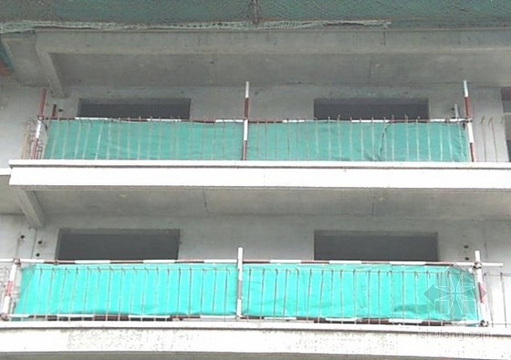[深圳]建筑工程现场安全施工生产培训讲义（附高清多图 实用价值高）-楼层临边防护 