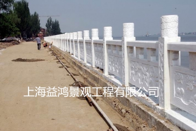 石材与仿石材资料下载-北海与自然融为一体的仿石栏杆