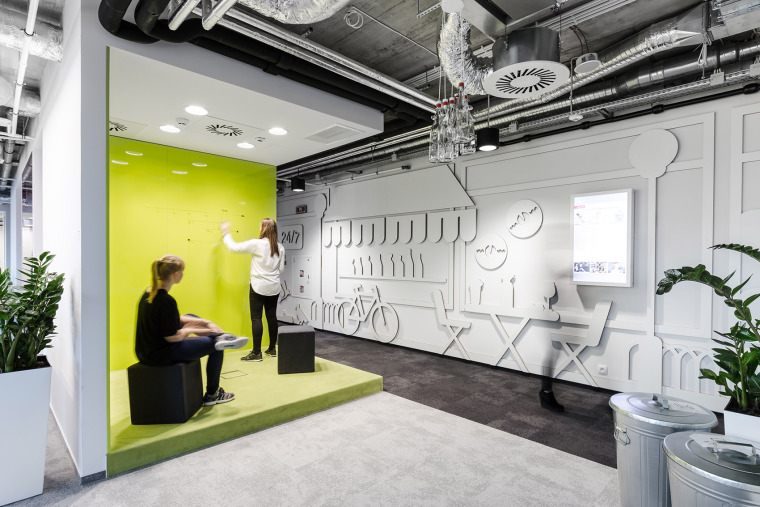 办公室的室内空间设计资料下载-#办公空间设计案例#波兰MediaCom总部办公室