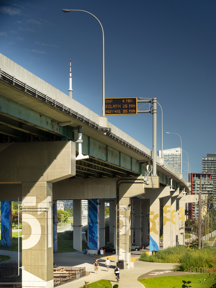 加拿大充满活力的复合公共空间-The_Bentway_01_NL