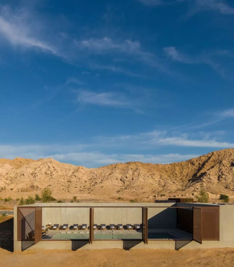 这家超酷的沙漠酒店，如何打造出狂野中的自然奢华！_11