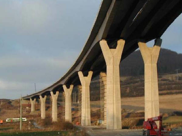 跨河钢混组合梁施工方案资料下载-钢混组合梁桥在德国的应用