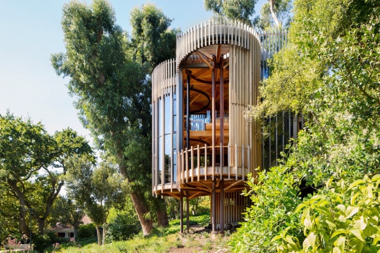 森林树屋资料下载-南非圆柱体组成的树屋