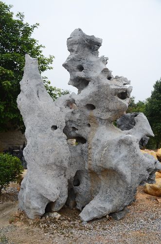 石头景观石资料下载-英德英石原地产英德盛产大型的景观石，大型园林景观石