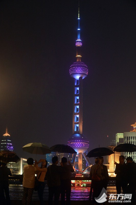 夜晚亮化工程资料下载-景观灯光秀-“首届世界城市日·点亮城市”于上海举办