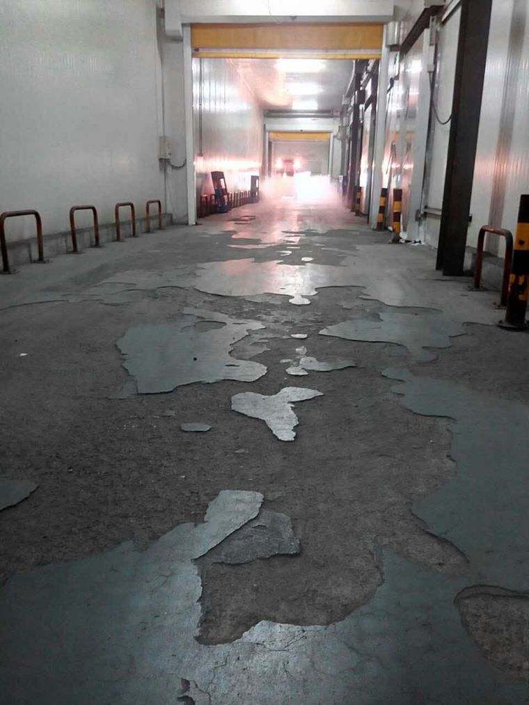 冷库维修资料下载-金刚砂耐磨地坪做在冷库里为什么容易空鼓开裂分层？