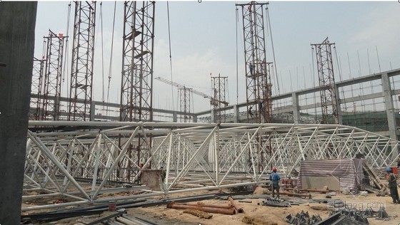 大跨度网架施工及吊装方案资料下载-[山东]客运站房钢结构网架吊装施工方案