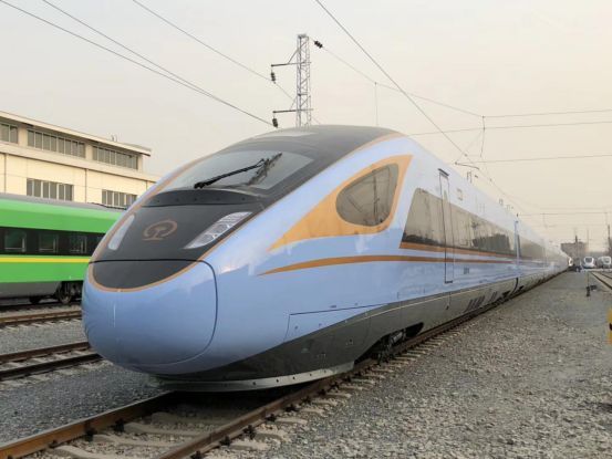 动车组列车图资料下载-时速250公里“复兴号”标准动车组开始型式试验（附大量美图）