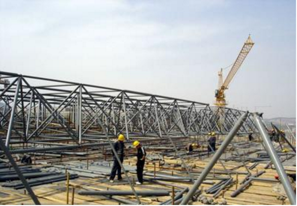 装配式钢结构在国外资料下载-装配式钢结构在工地应采用高强螺栓装配
