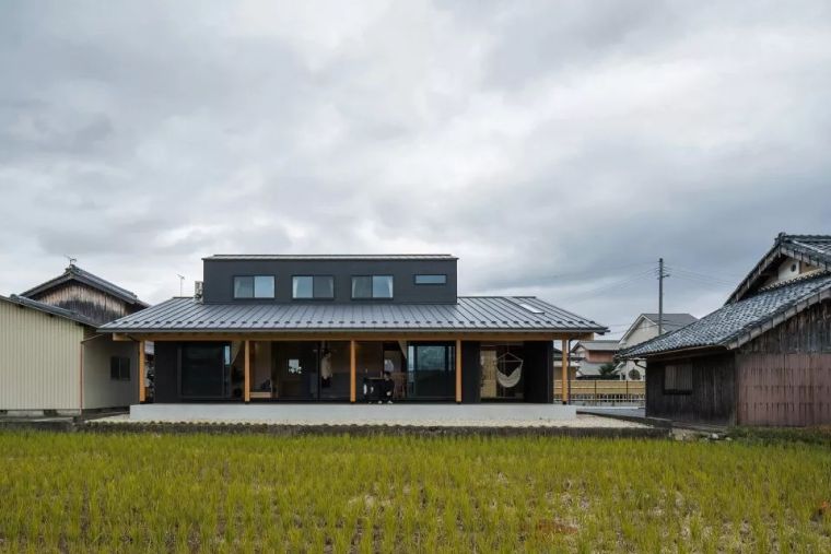 日本住宅设计案例资料下载-日本甲南住宅，从内部的视角捕捉风景