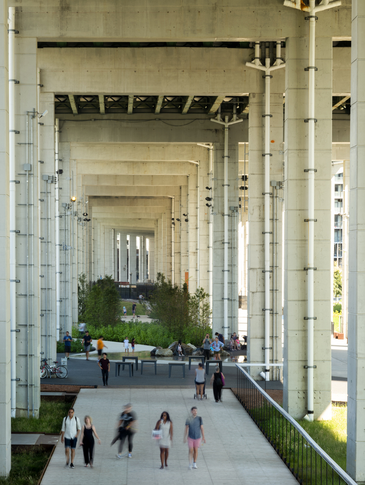 加拿大充满活力的复合公共空间-The_Bentway_09_NL