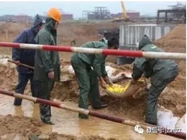 雨季防范措施资料下载-雨季来临，该如何确保施工安全？