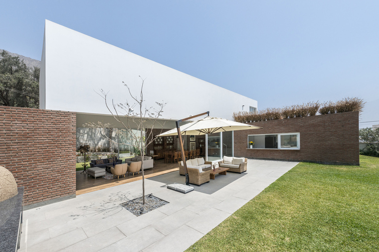 秘鲁白色住宅资料下载-秘鲁远离烦嚣的住宅