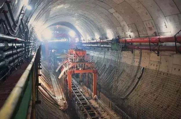 中国首条公铁合建隧道全线贯通_1