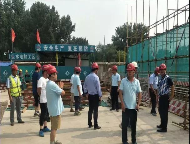 施工现场坍塌安全隐患资料下载-施工现场管理怎么立规矩？这26条总结不收不行！