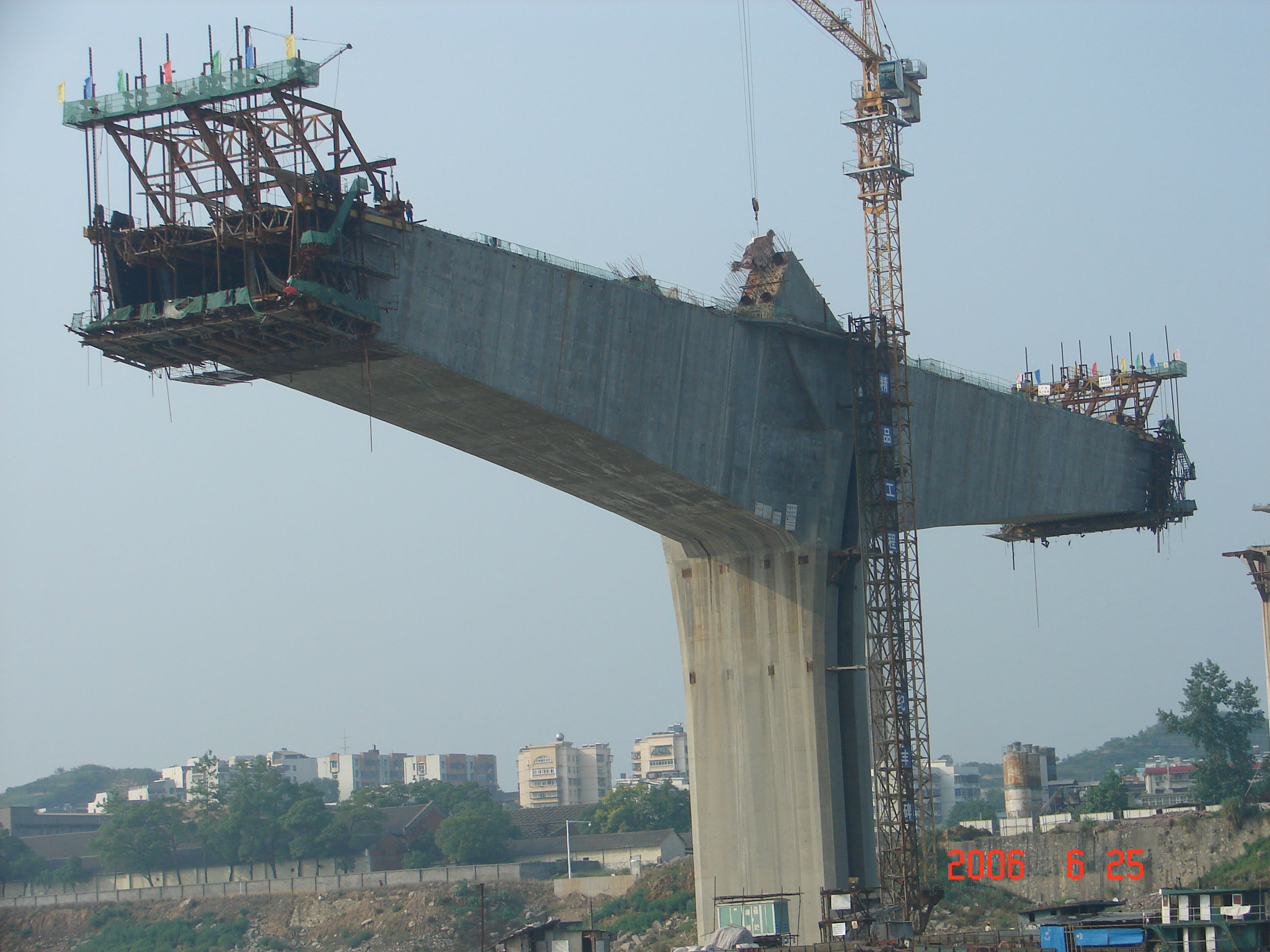 挂篮施工是梁式桥悬臂施工的一种最基本的形式