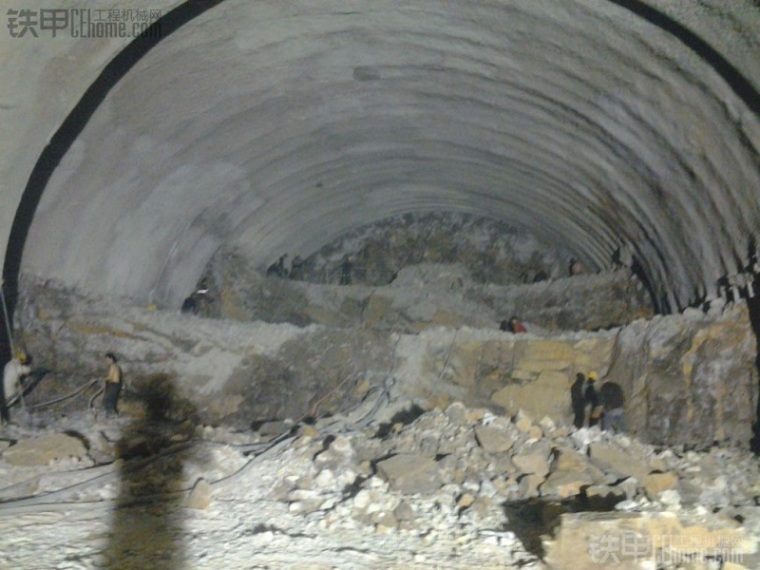隧道填充混凝土资料下载-隧道仰拱及仰拱填充施工方案