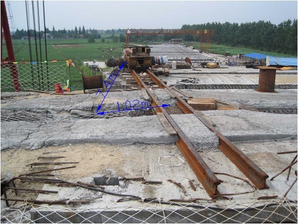 特大型装配式桥梁运梁及桥面施工技术-横移轨道布置