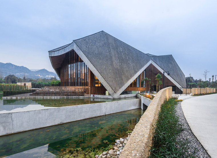 硬质铺地cad资料下载-山麓间的巨型“帐篷”，四川罗浮山MuWeCo多功能厅