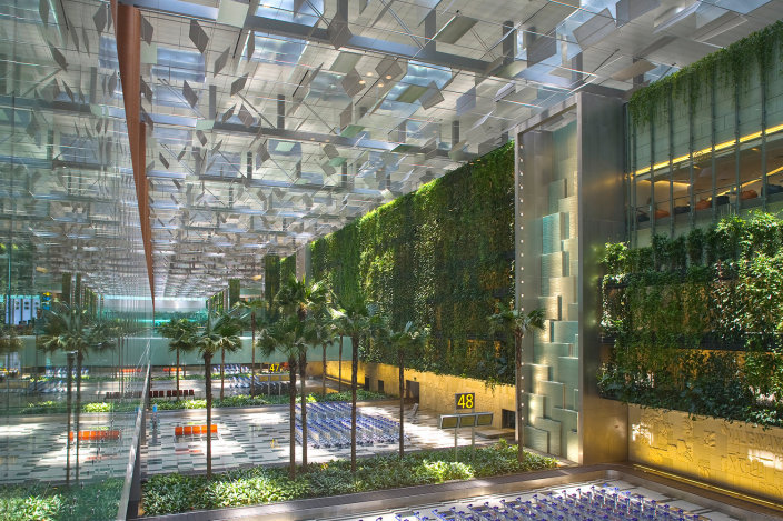 机场景观案例资料下载-樟宜机场T3室内垂直绿化景观