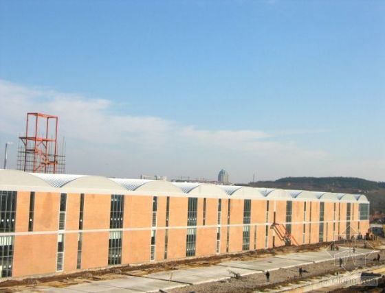 20米弧形钢结构资料下载-弧形屋面钢结构及围护系统的施工