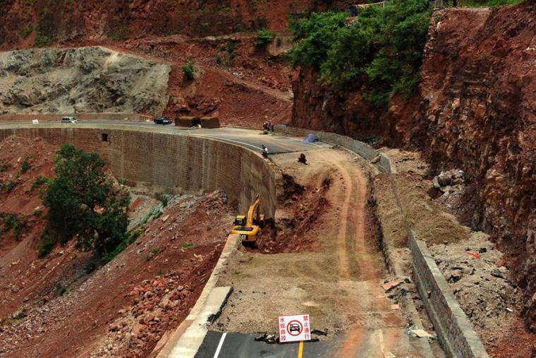 路基防护质量问题资料下载-公路工程质量问题分析（209页，大量附图）