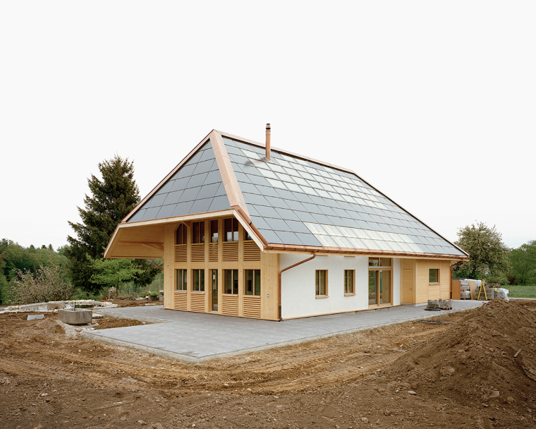 农村地热取暖式建房资料下载-瑞士现代自给式Berne乡村住宅